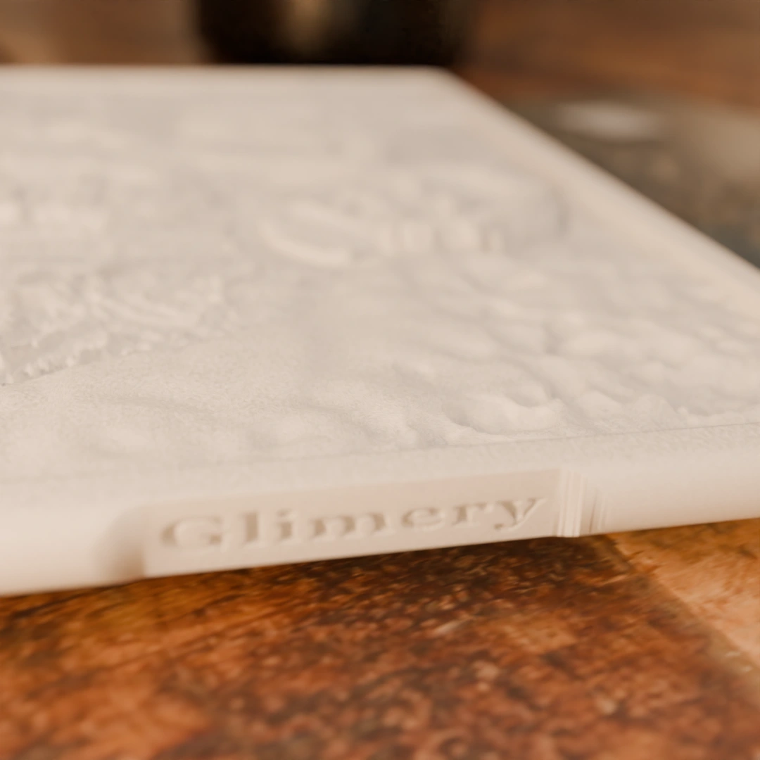 Glimery wallet photo card, close-up of the Glimery engraving in the edge.